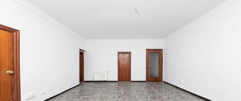Foto 8501aa75-8cca-4910-86e6-aa248173e37b. Piso (barcelona). "okupado" (no se puede visitar ni hipotecar). en Santa Coloma de Gramenet