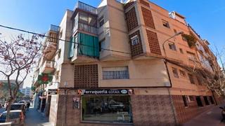 Pis  Carrer de mossèn andreu. Cornellà de llobregat (barcelona). "okupado" (no se puede visita