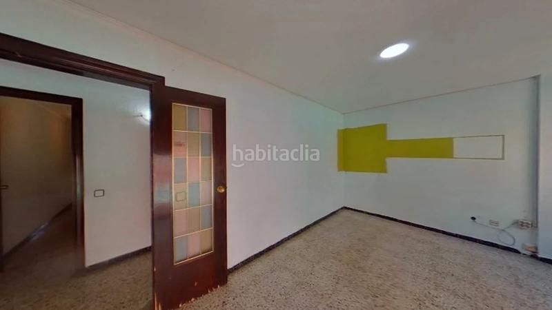 Foto 1221f953-d7a6-437e-9c03-a7fdbef8cc34. Piso (barcelona). "okupado" (no se puede visitar ni hipotecar). en Badalona