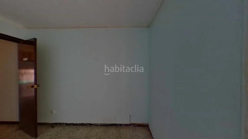 Foto 3257f795-9ea1-40c4-b348-8d08629352bf. Piso (barcelona). "okupado" (no se puede visitar ni hipotecar). en Badalona