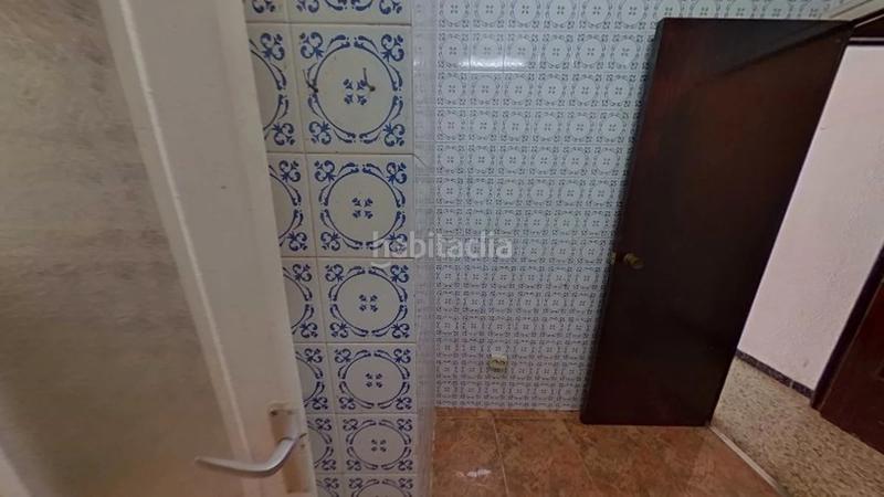 Foto 70041cc3-c6e8-45d2-8709-40bcbe4bc532. Piso (barcelona). "okupado" (no se puede visitar ni hipotecar). en Badalona