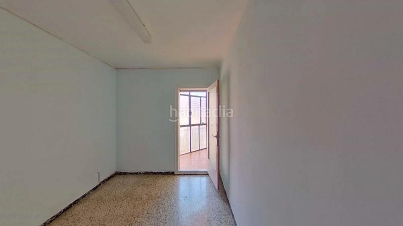 Foto b3a3ff1b-9030-410c-b35c-c5f339cafcf5. Piso (barcelona). "okupado" (no se puede visitar ni hipotecar). en Badalona