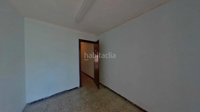 Foto dd3944ef-2bbb-46e2-ad61-b19c4b57ac4b. Piso (barcelona). "okupado" (no se puede visitar ni hipotecar). en Badalona