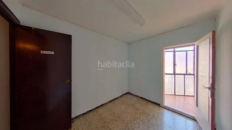 Foto dde8d5c4-2abb-48ed-971d-20040c9d0f17. Piso (barcelona). "okupado" (no se puede visitar ni hipotecar). en Badalona