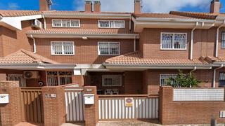 Etagenwohnung  Calle ecuador. Parla (madrid). sin posesión “ocupado” (no se puede visitar ni h