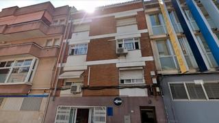 Appartement  Carrer amadeu vives. Sant boi de llobregat (barcelona). sin posesión “ocupado” (no se