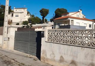 Casa  Carrer salvador dalí. Cubelles (barcelona). "okupado" (no se puede visitar ni hipoteca