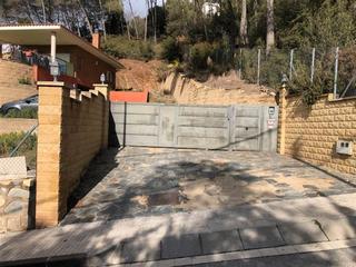 Casa  Carrer de beethoven. Corbera de llobregat (barcelona). "okupado" (no se puede visitar