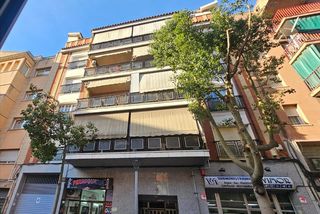 Pis  Carrer del mariscal cabanes. Badalona (barcelona). sin posesión “ocupado” (no se puede visita