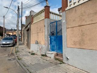Haus  Carrer de linares. Sant vicenç dels horts (barcelona). "okupado" (no se puede visit