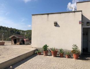 Chalet  Carrer del turó. Sant pere de ribes (barcelona). sin posesión “ocupado” (no se pu
