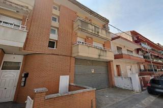 Pis  Carrer riu ter. Gavà (barcelona). "okupado" (no se puede visitar ni hipotecar).