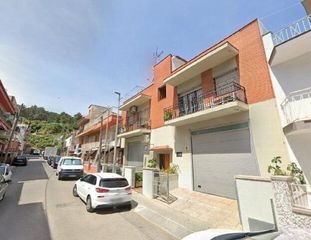 Pis  Carrer riu ter. Gavà (barcelona). okupado (no se puede visitar ni hipotecar).