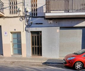 Piso  Carrer de calella. Mataró (barcelona). sin posesión “ocupado” (no se puede visitar