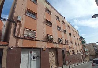 Pis  Carrer d'antoni botey. Badalona (barcelona). "okupado" (no se puede visitar ni hipoteca