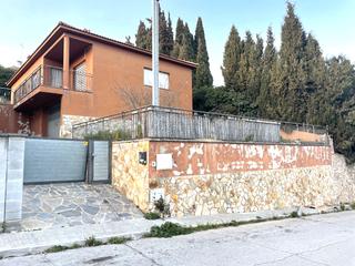 Haus  Carrer juan ramón jiménez. Tordera  (barcelona). "okupado" (no se puede visitar ni hipoteca