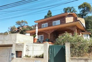 Xalet  Carrer els esquirols. Sant fost de campsentelles (barcelona). "okupado" (no se puede v