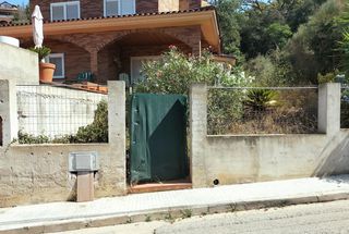 Xalet  Carrer els esquirols. Sant fost de campsentelles (barcelona). sin posesión “ocupado” (