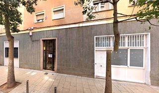 Pis  Carrer del cadí. Barcelona (barcelona). sin posesión “ocupado” (no se puede visit