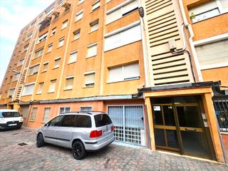 Etagenwohnung  Urbanització pinar. Rubí (barcelona). "okupado" (no se puede visitar ni hipotecar)