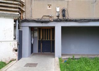 Appartamento  Carrer de l'algarve. Badia del vallès (barcelona). sin posesión “ocupado” (no se pued