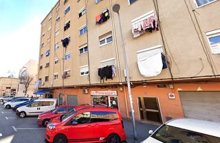 Etagenwohnung  Carrer de la sagrada família. Badalona (barcelona). sin posesión “ocupado” (no se puede visita
