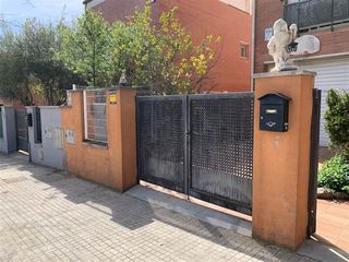 Haus  Avinguda de catalunya. Granada (la) (barcelona). sin posesión “ocupado” (no se puede vi