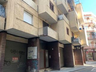 Pis  Carrer de moragas. Calella (barcelona). "okupado" (no se puede visitar ni hipotecar