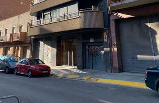 Parking coche  Carrer de castella. Lleida (lleida). "okupado" (no se puede visitar ni hipotecar).