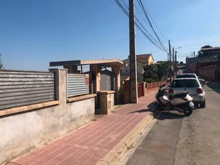 Chalet  Carrer garbí. Sant esteve sesrovires (barcelona). "okupado" (no se puede visit