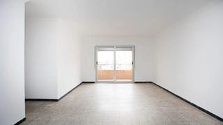 Etagenwohnung  Carrer d'àngel guimerà. Salt (gerona). "okupado" (no se puede visitar ni hipotecar).