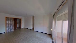 Appartement  Carrer d'àngel guimerà. Salt (gerona). "okupado" (no se puede visitar ni hipotecar).