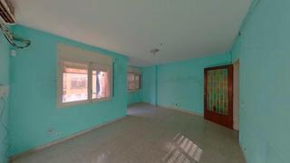 Etagenwohnung  Carrer de torras i bages. Salt (gerona). "okupado" (no se puede visitar ni hipotecar).