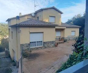 Casa  Urbanitzacio canada park. Vallgorguina (barcelona). sin posesión “ocupado” (no se puede vi