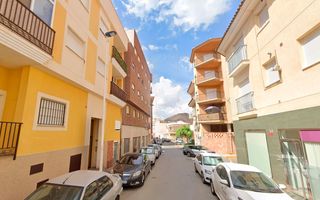 Local Comercial  Calle hortaleza. Mazarrón (murcia). "okupado" (no se puede visitar ni hipotecar).