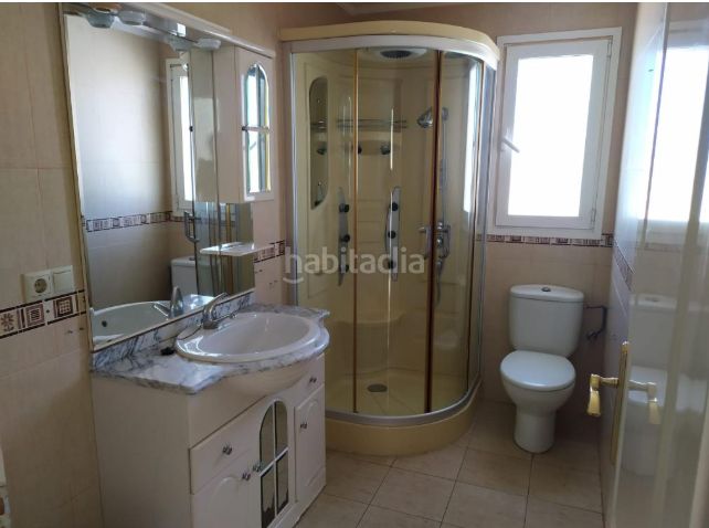 Foto 158fe438-17c7-4436-9e09-bd33199abc1b. Casa adossada a Monserrat