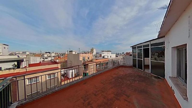 Foto f0597543-0634-42c3-b59a-ae31494207e2. Pis a Can Vidalet Esplugues de Llobregat
