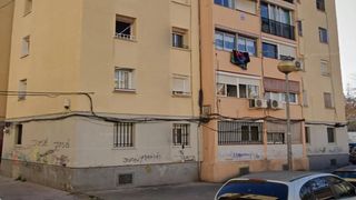Appartement  Calle de badajoz. Badalona (barcelona). sin posesión “ocupado” (no se puede visita