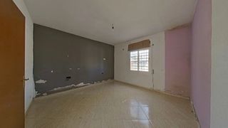 Chalet  Carrer pinatell. Maçanet de la selva (gerona). "okupado" (no se puede visitar ni