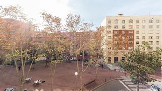 Pis  Carrer doctor zamenhof. Barcelona. sin posesión (no se puede visitar ni hipotecar).