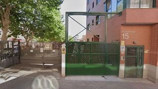 Pis  Calle de albarracín. Madrid (madrid). sin posesión “ocupado” (no se puede visitar ni