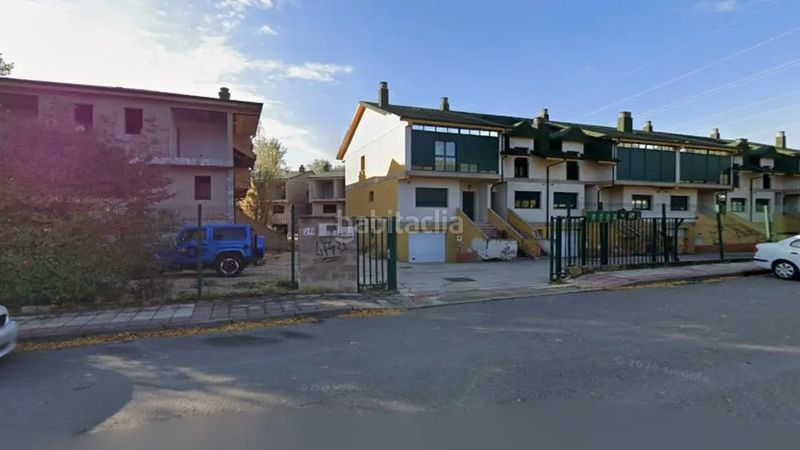 Foto 73ced2bf-f45e-4527-99ed-5ac04a4c11cf. Casa adossada a Robla (La)