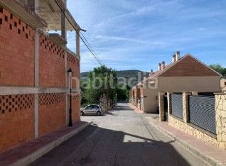 Foto 0d436bc8-e8d8-4ac5-b4f3-b01430805c5d. Edificio in Tielmes