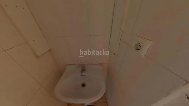 Foto 065fa109-6e8e-41cc-8942-be79d1e96cba. Pis a Raval Barcelona