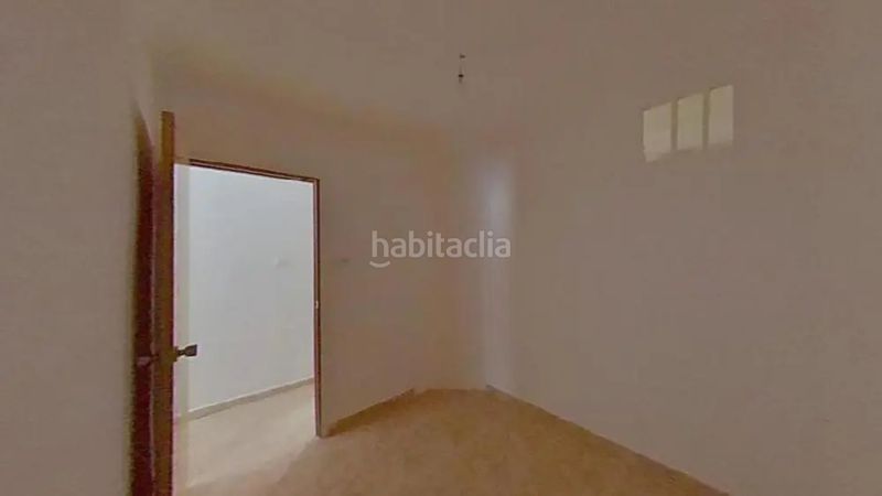 Foto 12ad2280-fbce-491b-b2cb-f9a8c01b17be. Pis a Raval Barcelona