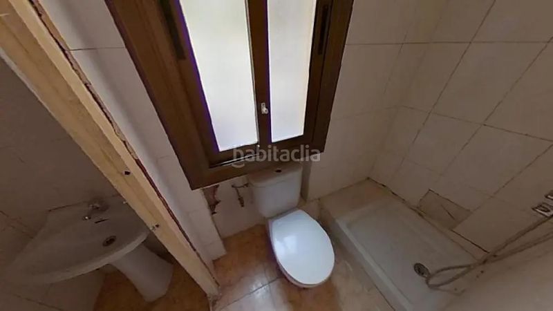 Foto 83d70255-033e-4806-838b-050a3ec5ff69. Pis a Raval Barcelona