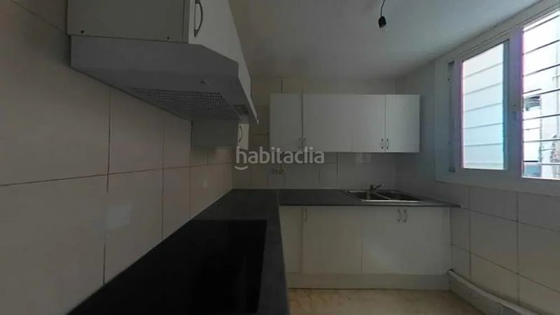 Foto 9db13a78-8978-4602-acea-5c2623455edd. Pis a Raval Barcelona