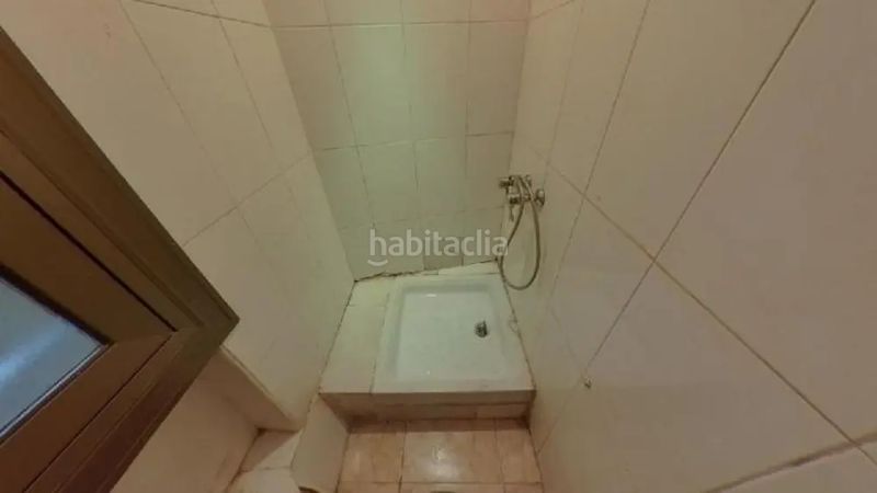 Foto a48da4bf-5bd2-45b3-931d-0f6af3fde7a9. Pis a Raval Barcelona
