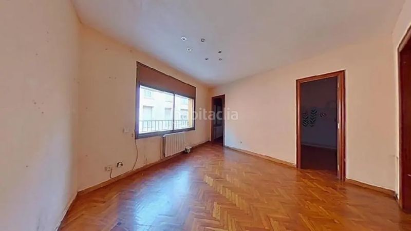 Foto ae0b70ef-cd39-4195-abfc-bbb815f92415. Pis a Trinitat Vella Barcelona