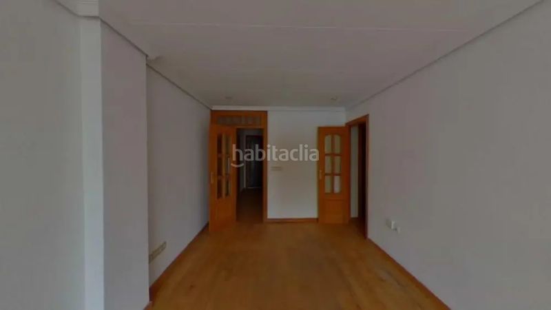 Foto b088cb27-f54a-49eb-8dae-44de490572d0. Pis a La Gavarra Cornellà de Llobregat